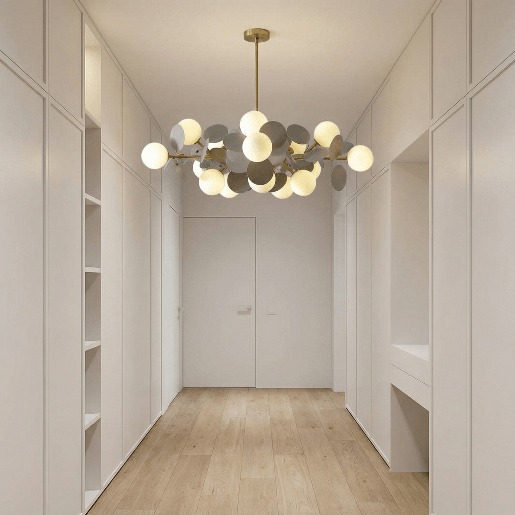 LumoraLicht Moderner Kronleuchter mit runden Glaskugeln - LumoraLicht