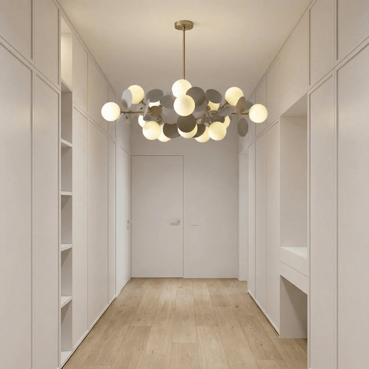 LumoraLicht Moderner Kronleuchter mit runden Glaskugeln - LumoraLicht