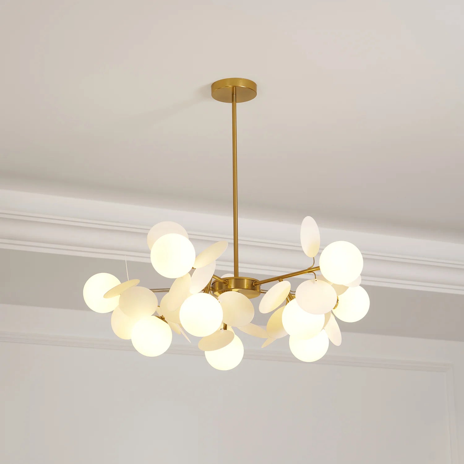 LumoraLicht Moderner Kronleuchter mit runden Glaskugeln - LumoraLicht